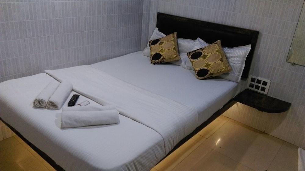 Hotel Paris Residency Мумбай Екстериор снимка